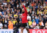 Aksi pemain dalam pertandingan Roses Derby antara Leeds United melawan Manchester United di Stadion Elland Road.