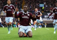 Aksi penyerang Aston Villa Nicolas Jackson saat mencetak gol ke gawang Manchester City