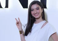 Aktris Raline Shah saat memberikan pernyataan terkait pengunduran dirinya dari jabatan Staf Khusus Menkomdigi