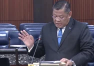 Anggota Parlemen Malaysia Kalam Salan menyampaikan pandangan dalam sidang Dewan Rakyat
