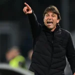 Antonio Conte saat memberikan instruksi di pinggir lapangan