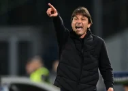 Antonio Conte saat memberikan instruksi di pinggir lapangan