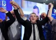Bendera Israel dan gedung parlemen Knesset