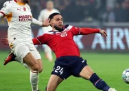 Calvin Verdonk beraksi di pertandingan Liga Champions bersama Lille