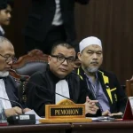Denny Indrayana memberikan tanggapan terkait isu ijazah Gibran Rakabuming Raka.