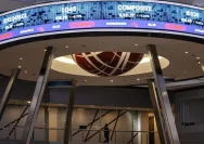 Gedung Bursa Efek Indonesia dan aktivitas pergerakan transaksi saham