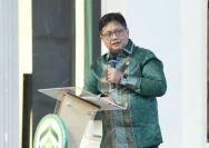 Gedung Mahkamah Konstitusi dan logo Partai Amanat Nasional