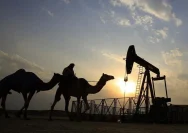 Grafik kenaikan harga minyak mentah dunia akibat ketegangan pasokan energi di Timur Tengah