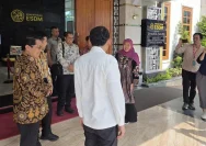 Gubernur Jawa Timur Khofifah Indar Parawansa saat berkunjung ke Kementerian ESDM