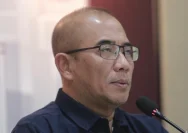 Hasyim Asy'ari saat memberikan keterangan pers terkait polemik aturan pemilu.