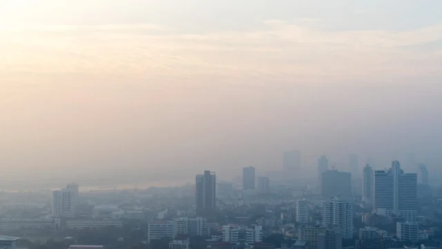 Ilustrasi sebaran asap kebakaran hutan dan lahan karhutla yang terpantau satelit di atmosfer
