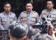 Kabid Humas Polda Metro Jaya Kombes Budi Hermanto memberikan keterangan terkait pelarangan liputan jurnalis