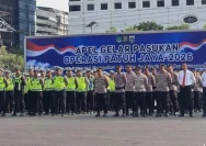 Kapolda Metro Jaya memimpin apel pengerahan personel Operasi Patuh Jaya 2026 di Lapangan Presisi