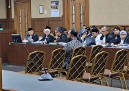 Khalid Basalamah saat menjadi saksi di persidangan Tipikor Jakarta