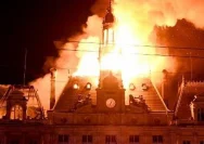 Kondisi bangunan Balai Kota Limoges yang hangus terbakar pasca demonstrasi ricuh di Prancis.