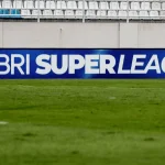 Kondisi di lapangan Banten International Stadium saat terjadi kericuhan suporter