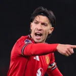 Lisandro Martinez saat membela Manchester United di lapangan