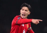 Lisandro Martinez saat membela Manchester United di lapangan