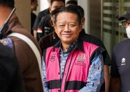 Mantan Jampidsus Febrie Adriansyah saat menjalani proses hukum.
