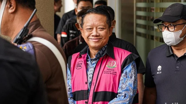 Mantan Jampidsus Febrie Adriansyah saat menjalani proses hukum.