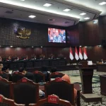 Mantan Ketua KPU Hasyim Asy'ari saat memberikan kesaksian di Mahkamah Konstitusi