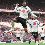 Mantan pemain Manchester United Ashley Young memberikan komentar pedas terkait performa mantan timnya.
