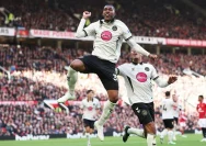 Mantan pemain Manchester United Ashley Young memberikan komentar pedas terkait performa mantan timnya.
