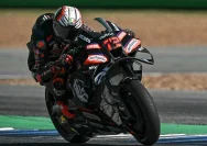 Marco Bezzecchi saat merayakan kemenangan di podium MotoGP Indonesia Sirkuit Mandalika