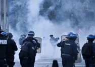 Massa demonstran turun ke jalan di Eropa menuntut kebijakan ekonomi yang lebih baik