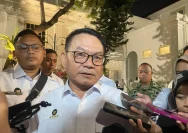 Menko Polkam Dudung Abdurachman memberikan keterangan terkait penanganan karhutla di Indonesia.