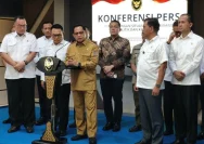 Menteri Dalam Negeri Tito Karnavian berbicara mengenai respons pemerintah terhadap isu kabut asap lintas batas