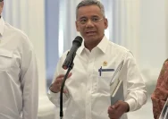 Menteri Keuangan Suahasil Nazara berbicara di podium