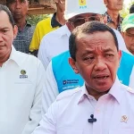 Menteri Koordinator Bidang Hilirisasi dan Transisi Energi Bahlil Lahadalia menyampaikan keterangan terkait rencana