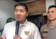 Menteri PKP Maruarar Sirait meninjau rumah warga di Kampung Ambon bersama Kapolri