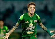 Pelatih Persebaya Bernardo Tavares memberikan keterangan pers jelang laga melawan Madura United