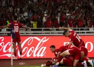 Pelatih Timnas Indonesia John Herdman saat memimpin sesi latihan tim.