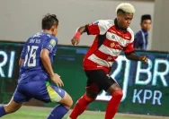 Pemain Madura United merayakan gol ke gawang Persib Bandung