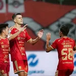 Pemain Persija Jakarta merayakan gol ke gawang Arema FC dalam laga Super League.