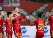 Pemain Persija Jakarta merayakan gol ke gawang Arema FC dalam laga Super League.