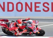 Pembalap memacu motor dalam rangkaian MotoGP di Sirkuit Mandalika Lombok