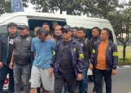 Pemeriksaan tersangka kasus pembunuhan ibu dan anak oleh Polda Jatim