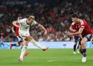 Penyerang Timnas Inggris Harry Kane merayakan golnya ke gawang Ceko di Stadion Wembley.
