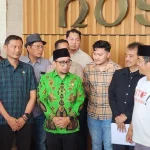 Perwakilan Aliansi Kolektif Sipil (AKSI) menyerahkan surat kepada Fraksi PKB DPR RI