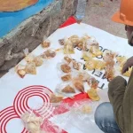 Petugas gabungan melakukan penertiban trotoar dan parkir liar di kawasan Jakarta Selatan