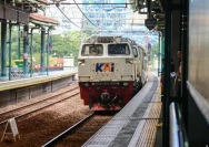 Petugas KAI atau kondisi lalu lintas di sekitar Stasiun Gambir saat demonstrasi
