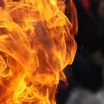 Petugas pemadam kebakaran berusaha memadamkan mobil listrik yang terbakar di Tebet