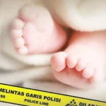 Polisi melakukan penyelidikan kasus penganiayaan bayi hingga tewas oleh ayah kandung di Cakung, Jakarta Timur.