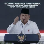 Presiden Prabowo Subianto memberikan pidato dalam Sidang Kabinet Paripurna di Istana Negara.