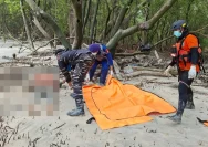 Proses evakuasi jenazah oleh tim SAR gabungan