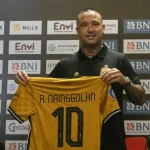 Radja Nainggolan saat mengenakan seragam Bhayangkara FC